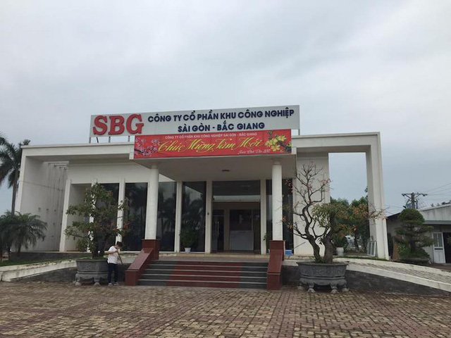 Bắc[-]Giang:[-]Cây[-]lúa[-]biến[-]dạng[-]cạnh[-]khu[-]công[-]nghiệp,[-]nguyên[-]nhân[-]bí[-]ẩn[-]gì?